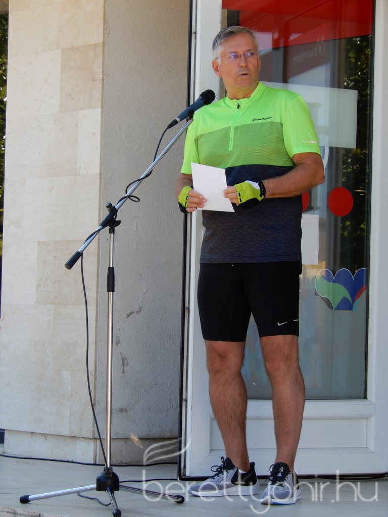 Kerékpártúra az autópályán 23